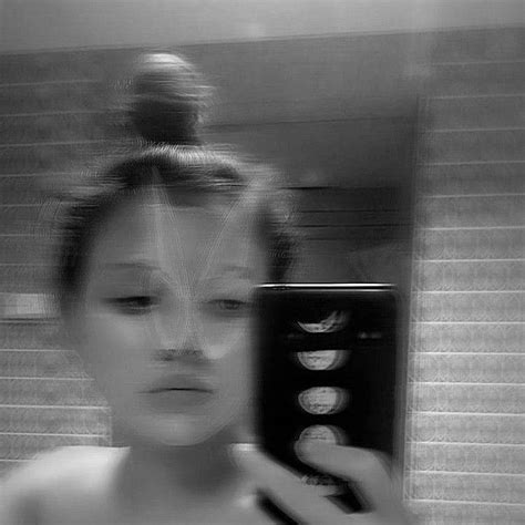Pin By лиза On красивые девочки Mirror Selfie Scenes Selfie