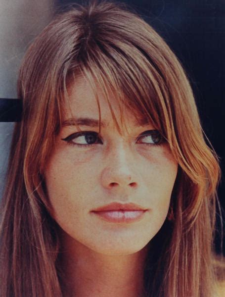 We are sitting at a small table in the middle of an otherwise empty room in a stylish paris hotel. Françoise Hardy - Site Officiel - Galerie Photo