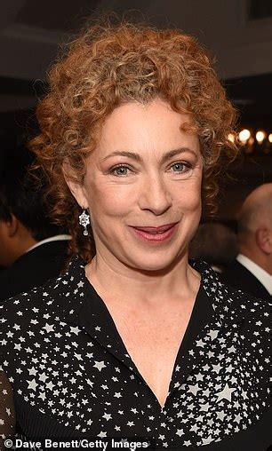 Ex Doctor Who Star Alex Kingston Defends Meghan Markle Amid Private Jet