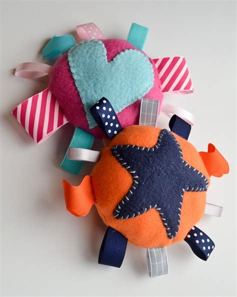 Collection by american felt and craft. 20 Adorable Things to Make with Fleece Scraps - Cutesy Crafts
