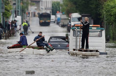 France Flooding Death Toll Rises To Four As Seine River Peaks In Paris