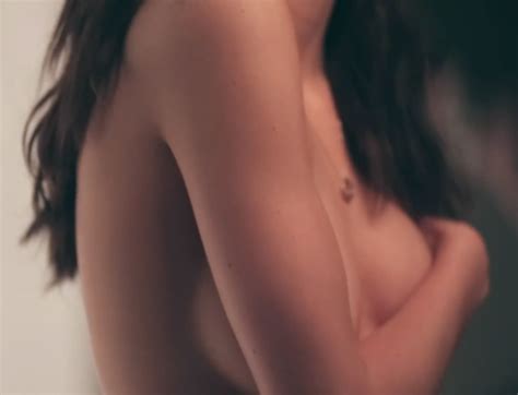Kendall Jenners Nude Photos Leak Online Twitter Reacts Edm Honey My XXX Hot Girl