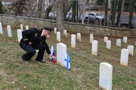 Graveyard Ceremony Commemorates When Us Russia Were The Closest Of