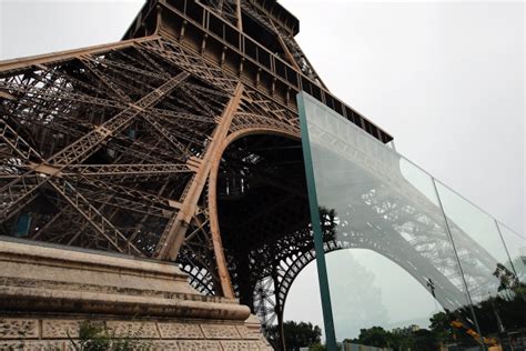 Glass Walls Not Metal Fencing To Surround Eiffel Tower News