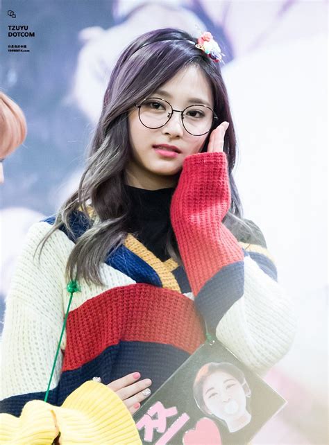 11 Idols Who Look Amazing With Glasses — Koreaboo