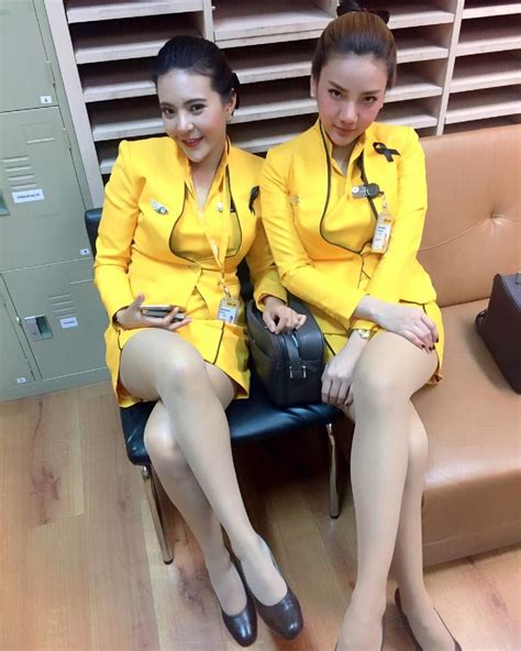 Görüntünün Olası Içeriği 2 Kişi Sexy Flight Attendant
