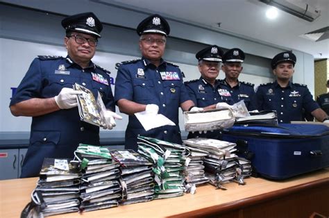 Indian Man Busted At Klia For Trying To Smuggle In Rm300000 Of