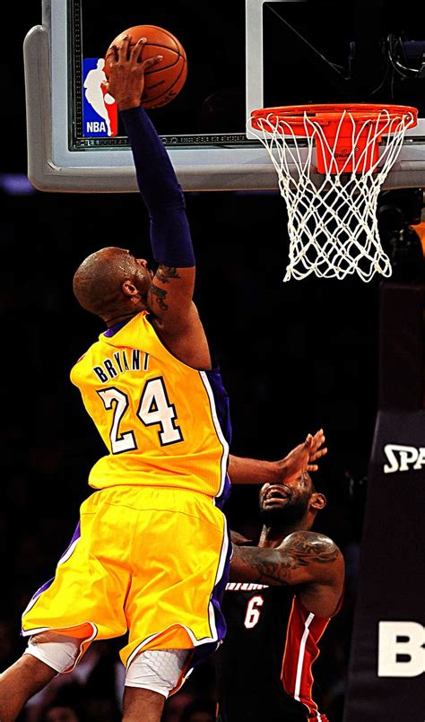 Kobe Over Lebron Kobe Bryant Dunk Kobe Bryant Pictures Kobe Bryant