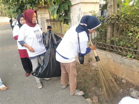 Dorong Kebersihan Lingkungan Relawan Kowarteg Ganjar Kerja Bakti