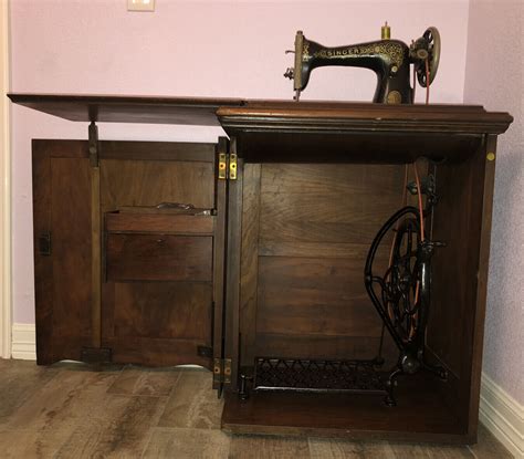 Antique Singer Sewing Machine 1910 Oak Cabinet Treadle Powered Working