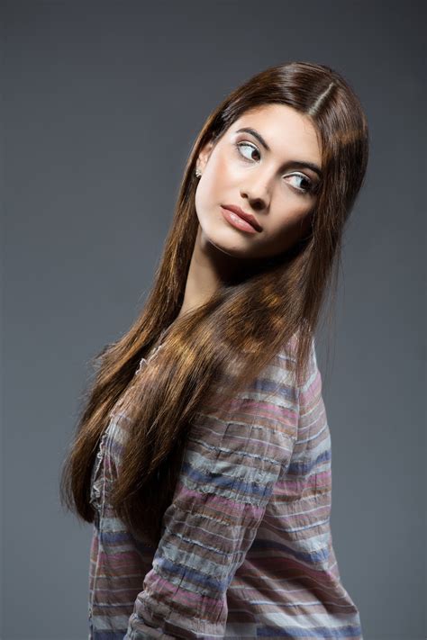 Gambar Gadis Wanita Penyanyi Bulu Model Warna Mode Hairstyle Rambut Panjang