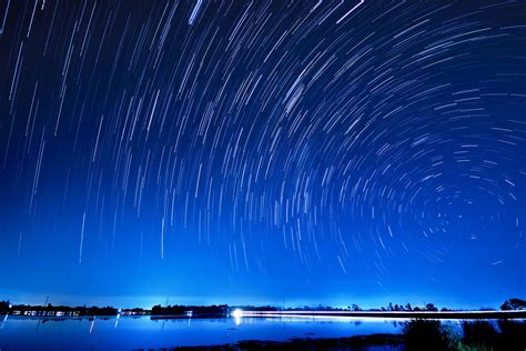 Spectacular Swirls In The Australian Nighttime Sky