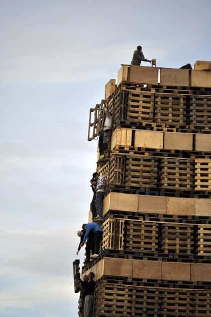 Slinningsbålet The Biggest Bonfire In The World Gagdaily News