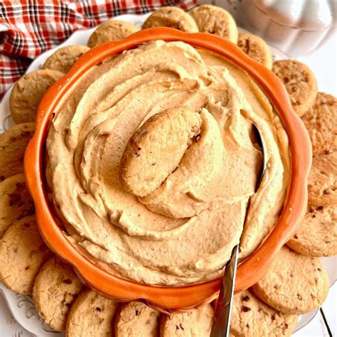 This Easy Pumpkin Cream Cheese Dip Is The Perfect Appetizer To