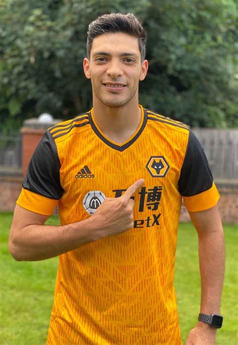 Whilst wolverhampton isn't well known as a tourist attraction, those visiting friends at the university, enjoying a football match at the famous molineux stadium or attending a concert at one of the fine local music. Wolverhampton Wanderers thuisshirt 2020-2021 ...