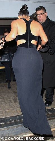 Kim Kardashian Go Braless In Thierry Mugler Gown