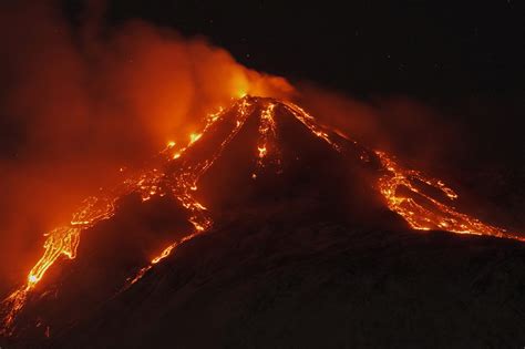 AsÍ Fue La ErupciÓn Del Etna En Italia El VolcÁn MÁs Activo De Europa