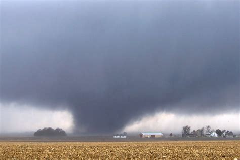 Scores Of Tornadoes Slam Midwest States The New York Times