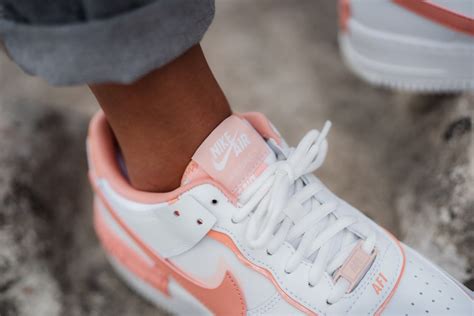 The nike wmns air force 1 shadow is a women's variation of the classic af1 and it's introduced in a perfect spring colorway consisting of white with pink accents throughout. Nike Women's Air Force 1 Shadow Summit White/Pink Quartz ...