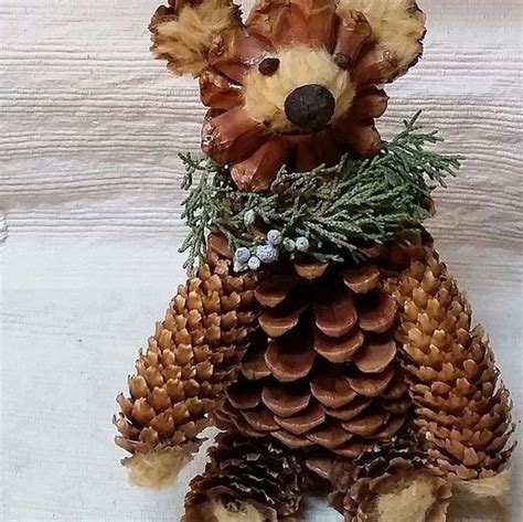 10 Christmas Decorating With Pine Cones