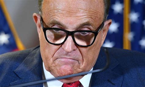 Defensa De Rudy Giuliani Admite Una Conducta Ilícita De Su Cliente Acusado De Difamación El