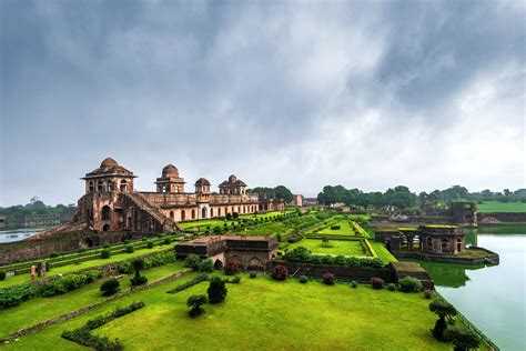 Discover These Hidden Gems Of Madhya Pradesh Be On The Road Live