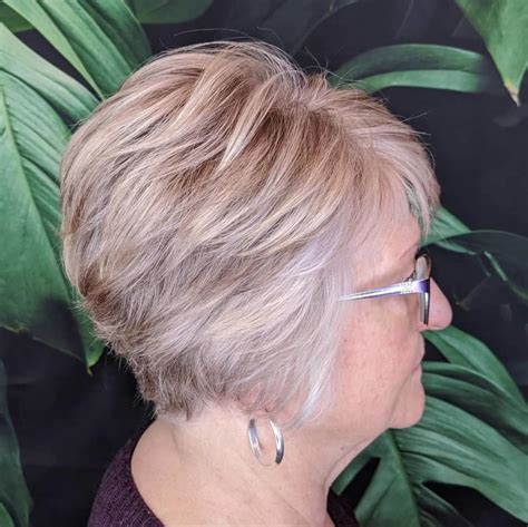 26 Short Layered Haircuts For Over 60s