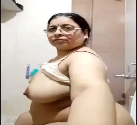 Desi Mature Mother Nude Selfie Mms Indian Aunty Porn