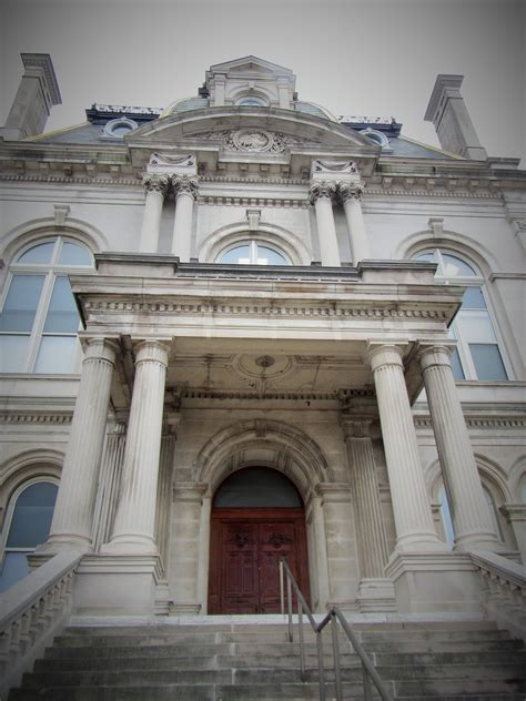 Nomadic Newfies Vigo County Courthouse In Terre Haute