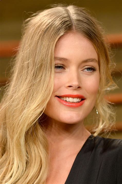 doutzen kroes pregnant and showing huge cleavage at the 2014 vanity