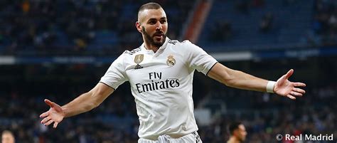 Cm, date de naissance, couleur des cheveux, couleur des yeux, nationalité. Real Madrid Benzema : Benzema Named Best Striker Of Last ...