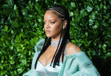 That number comes from forbes which seems to have plucked the number from thin air. Rihanna Biography, Lifestyle, Songs, Net Worth, Biography