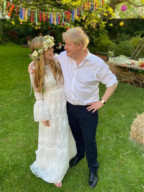 Johnson And Johnson Carrie Takes Boris’s Surname After Wearing ‘borrowed’ £2 870 Wedding Dress