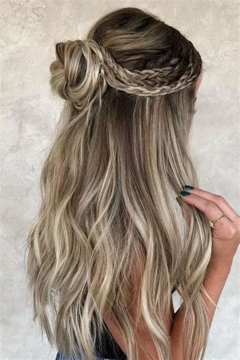 22 Beautiful Graduation Hairstyles Hairstyle Catalog