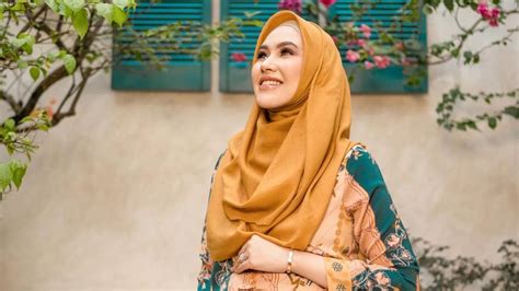 Artis Yang Dulu Dikenal Hot Kini Mantap Hijrah Tampil Cantik Pakai Hijab Islami Liputan Com