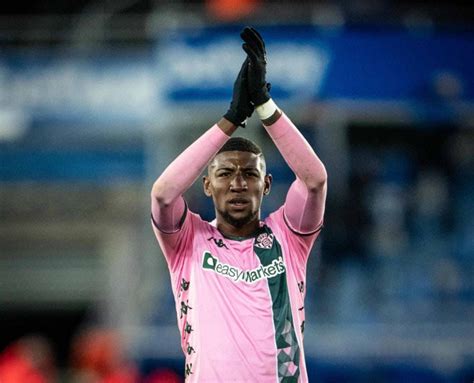 Il milan, per la fascia destra, sta pensando a emerson royal, terzino di proprietà del barcellona ma in prestito per un altro anno al. Barcelona rejeita duas propostas pelo lateral direito ...