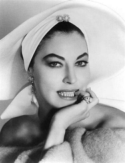 A Great Era For Hats The Mid Century 1950s Fashion And The Great