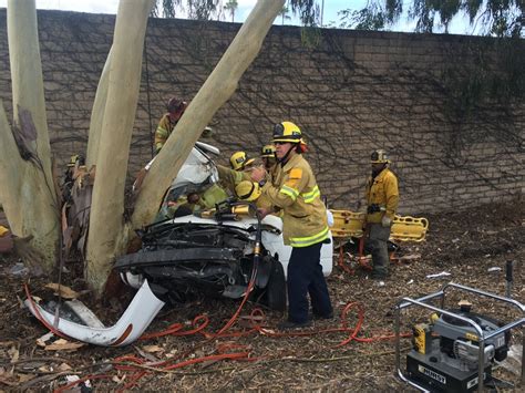605 Freeway Car Crash In Long Beach Sends Man To Hospital In Critical Condition Long Beach