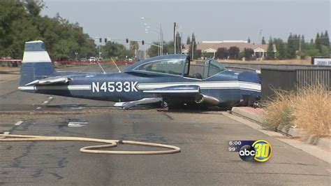 Small Plane Crash Lands On Street Near Fresnos Sierra Sky Park Abc30