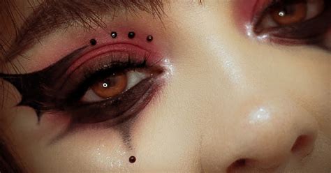 15 Best Goth Eyeliner Ideas For When You Want To Experiment