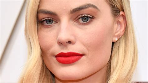 Margot Robbie Recalls Touching Off Screen Oscars Moment With Fellow