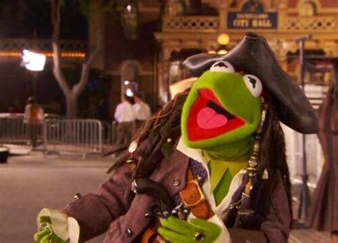 Kermit Wearing A Pirate Outfit Kermit And Miss Piggy Kermit The Frog