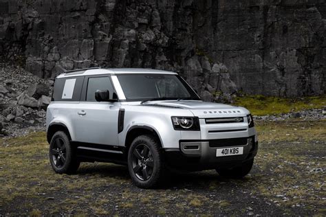 Land Rover Extends Defender Line Up For 2021 The Detroit Bureau