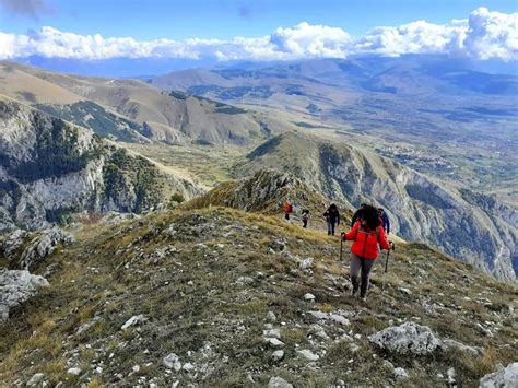 Reconnect Viaggio Trekking Abruzzo Tra Natura E Paesaggi