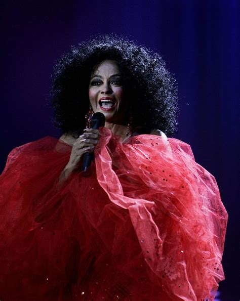 Diana Rosss Best Style Moments Because Shes Been A Fashion Icon For Decades Diana Ross Style