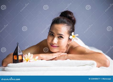Smiling Asian Woman Have Thai Oil Massage In Spa Stock Image Image Of Cosmetic Female 228488677