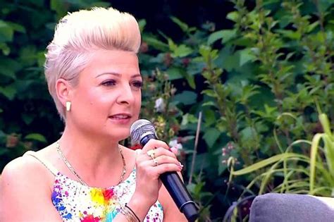 Wokalistka zespołu piękni i młodzi pokazała. Magda Narożna. Jak zaczynała karierę wokalistka Pięknych i ...