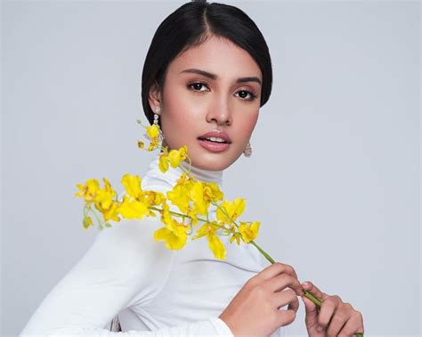 ^ miss philippines wins title of miss universe. Get to know Filipina-Indian Rabiya Mateo, winner of Miss ...