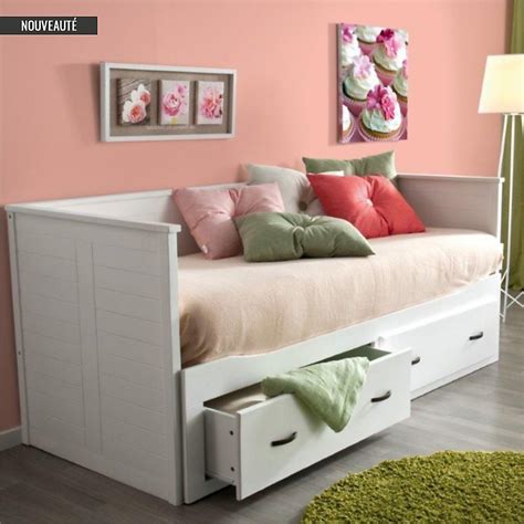 Scandinave minimaliste le lit banquette est un lit, mais pas seulement, c'est aussi un cocon idéal pour la lecture ou chaque lit peut supporter un poids maximal de 100kg. Lit Alinea, Lit gigogne 1 place à 2 places Andys - Iziva.com