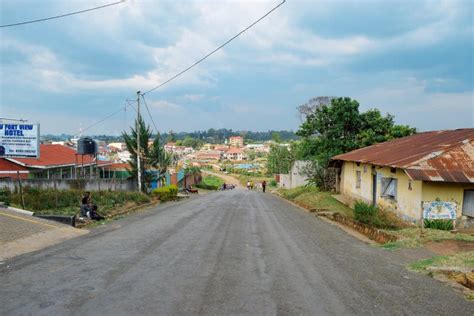 Uma Rua Em Fort Portal Uganda Foto De Stock Editorial Imagem De
